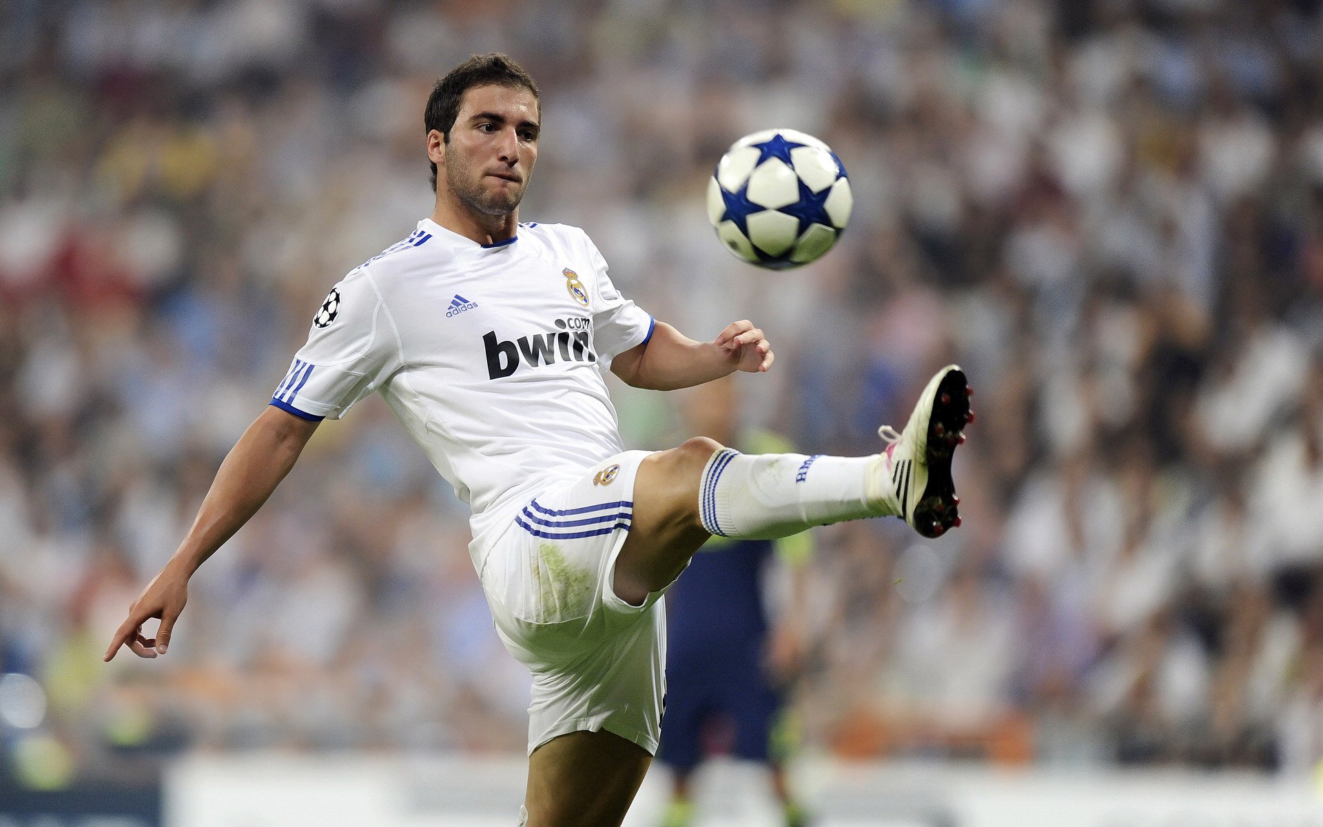 基：全黑队的“攻防转换利器”，每次防守后他都能迅速发动进攻